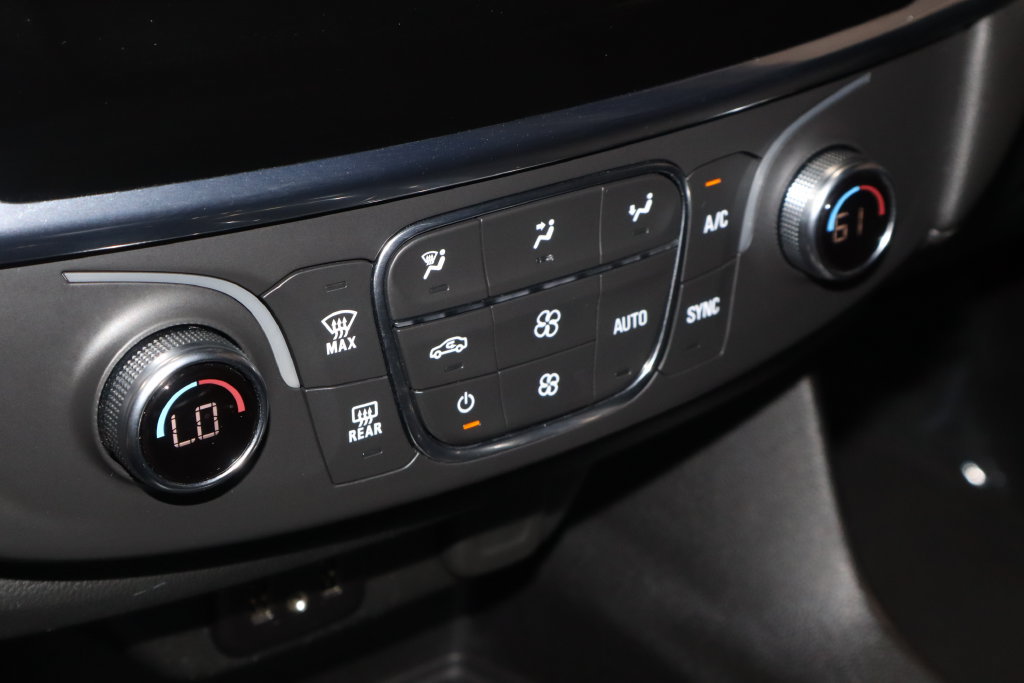 Used 2023 Chevrolet Traverse LT FWD image 28