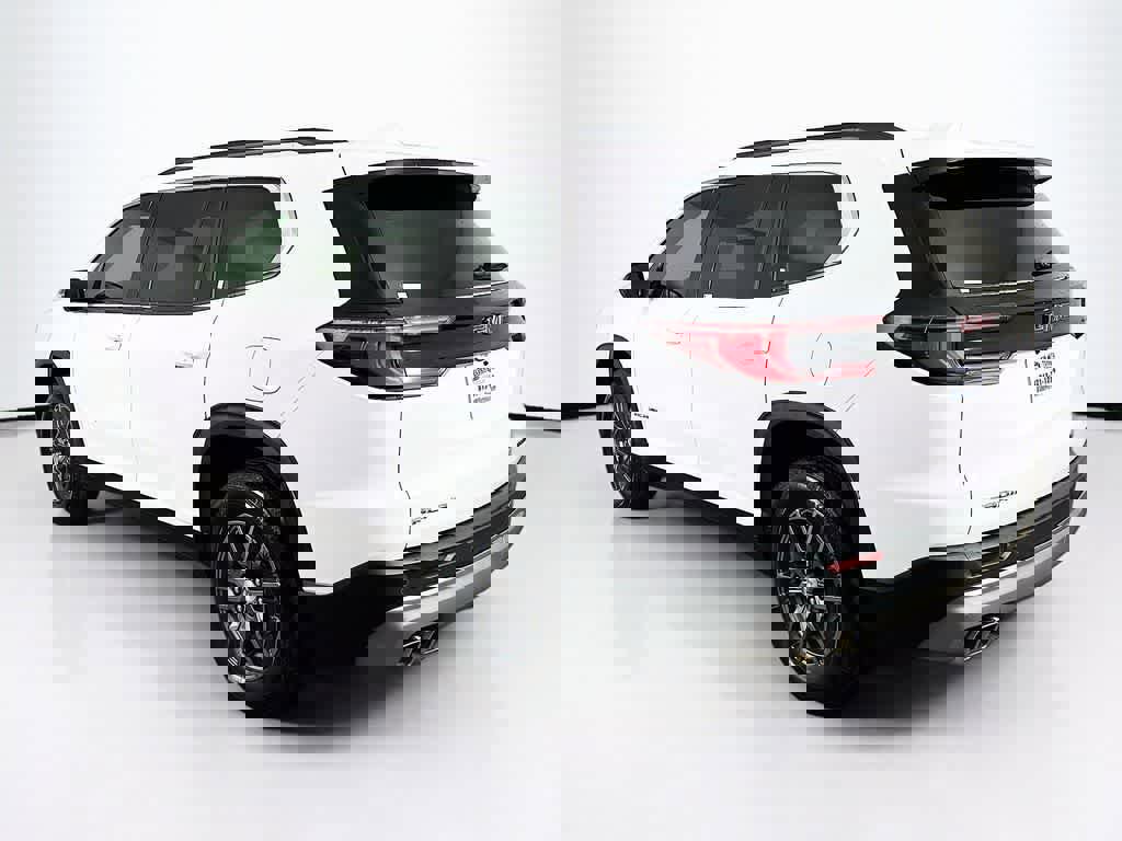 Used 2025 GMC Acadia Elevation image 3