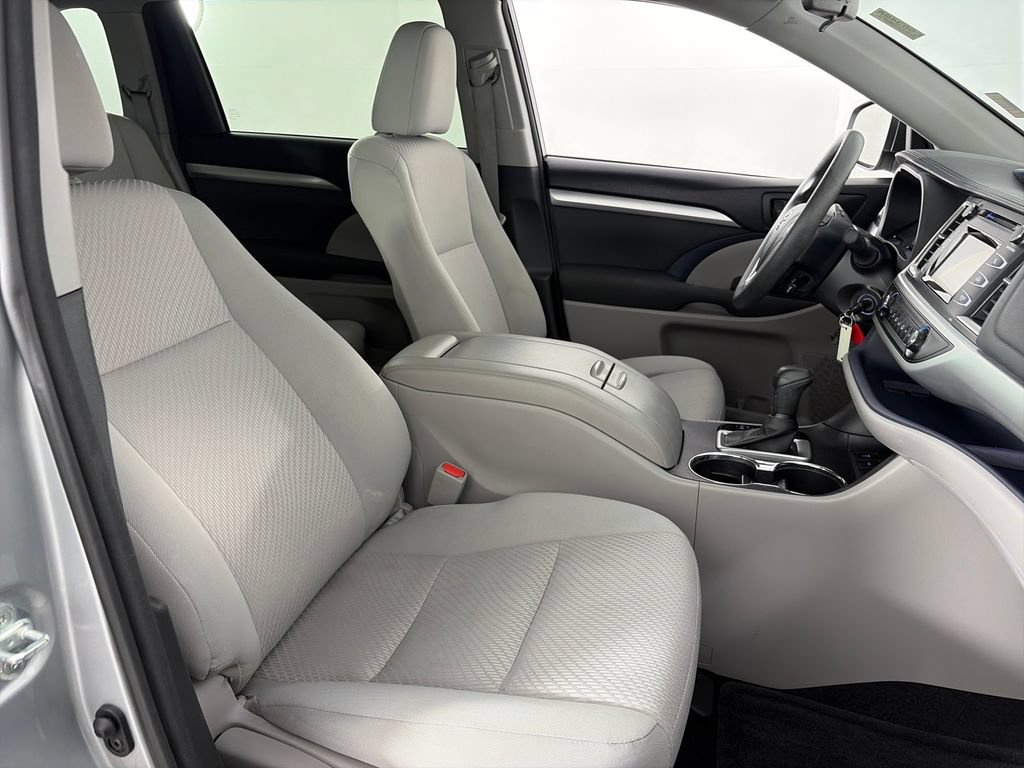 Used 2017 Toyota Highlander LE FWD image 28