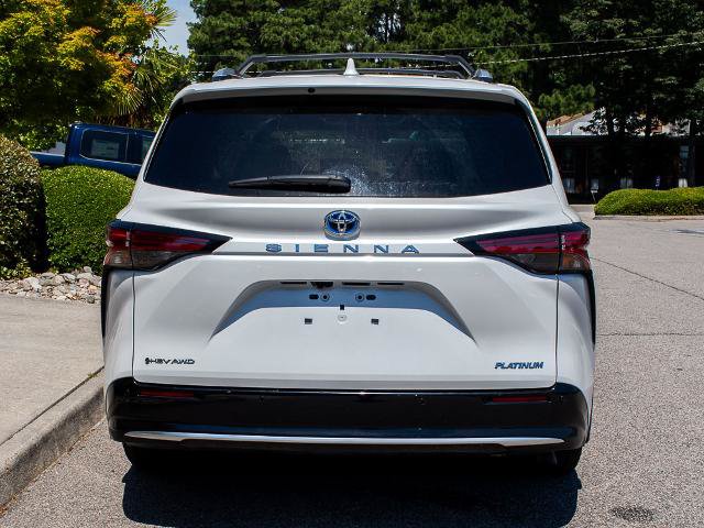 Used 2025 Toyota Sienna Platinum AWD/4WD image 4