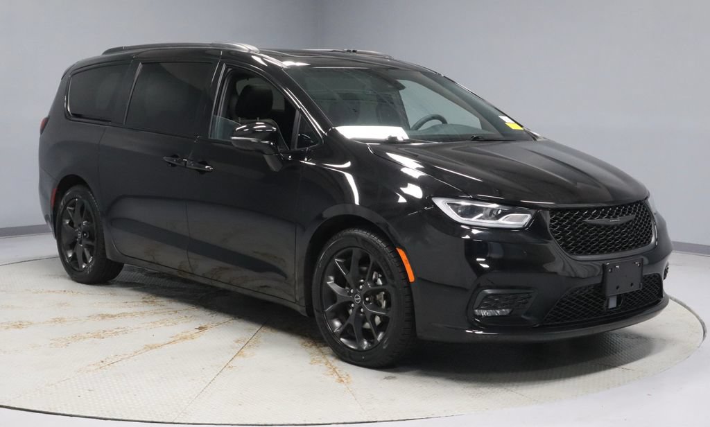 Used 2025 Chrysler Pacifica Limited FWD image 1