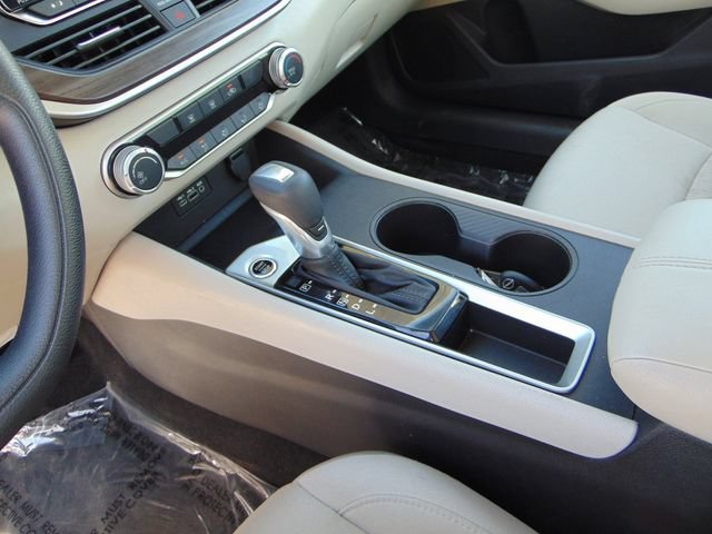 Used 2025 Nissan Altima 2.5 SV FWD image 14