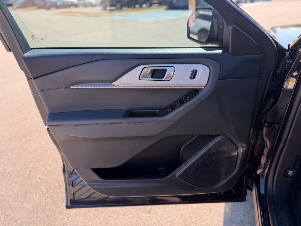 Certified 2025 Ford Explorer Active RWD image 23