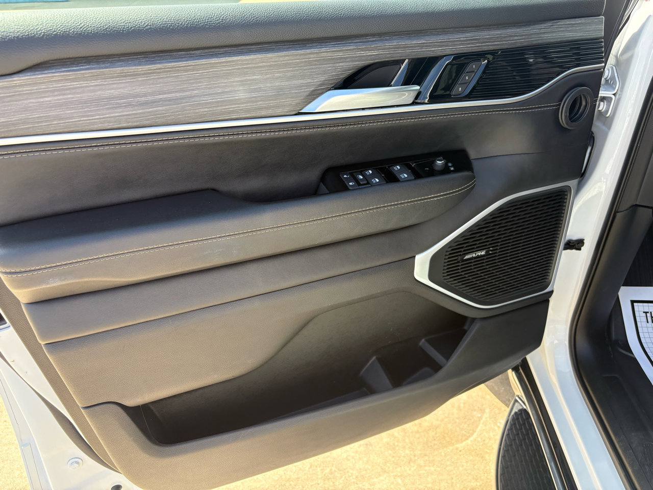 Used 2024 Jeep Wagoneer L Series II w/ Flexible Seating Group image 13