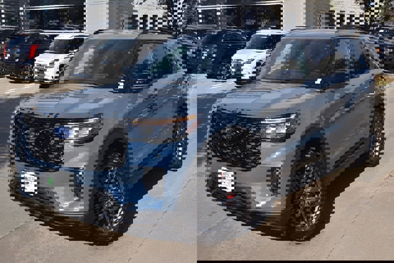 Certified 2025 Ford Explorer ST-Line w/ Premium Package image 3