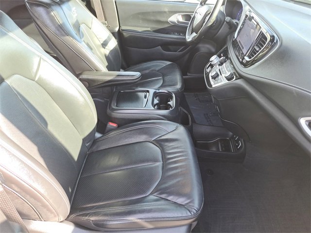 Used 2021 Chrysler Pacifica Touring-L w/ Uconnect Theater Family Group image 25