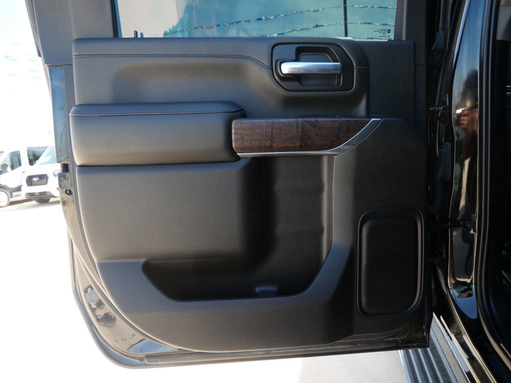 Used 2023 GMC Sierra 2500 Denali w/ Denali Black Diamond Edition image 15