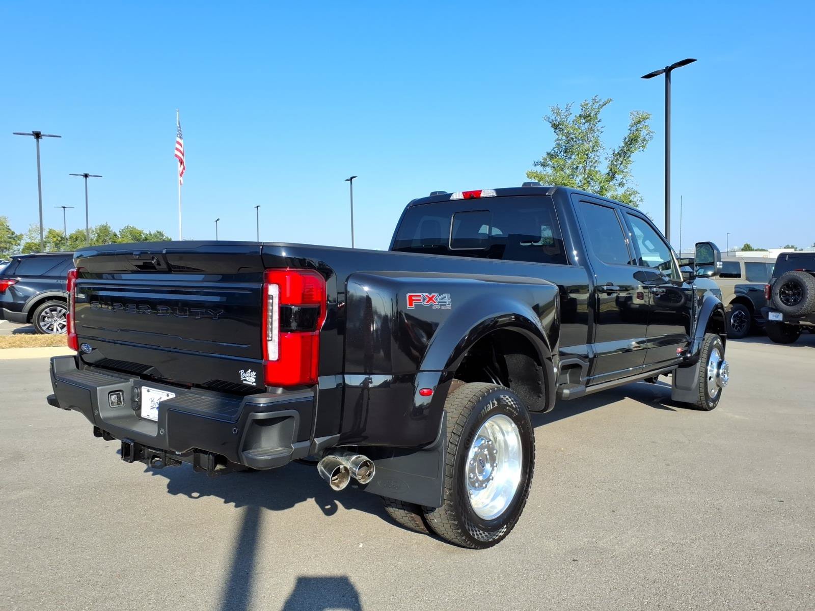 Certified 2026 Ford F450 Platinum w/ FX4 Off-Road Package AWD/4WD image 3
