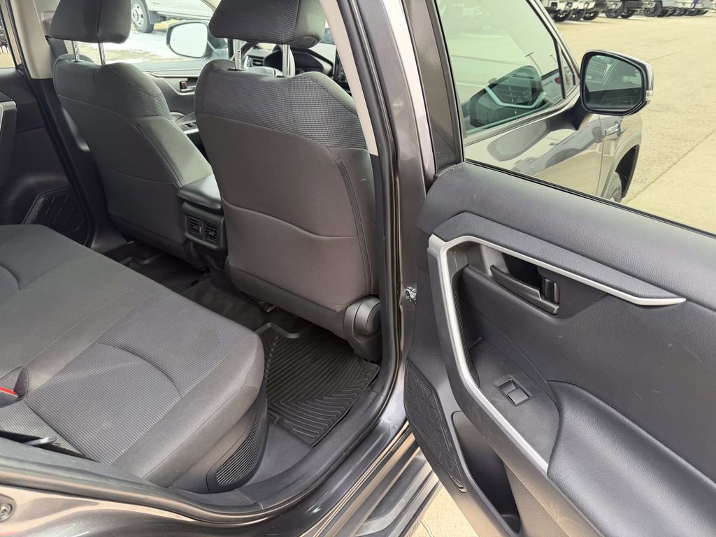 Used 2021 Toyota RAV4 LE image 16