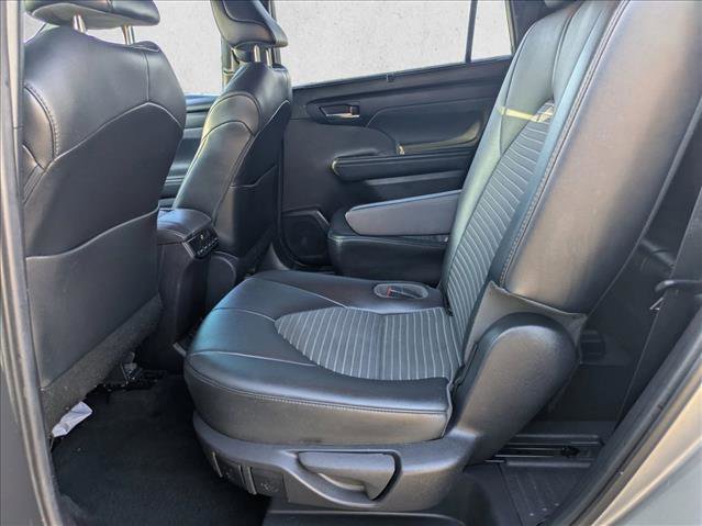 Used 2021 Toyota Highlander XSE AWD/4WD image 16