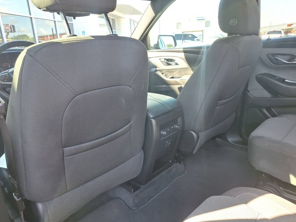 Used 2023 Chevrolet Traverse LT FWD image 23