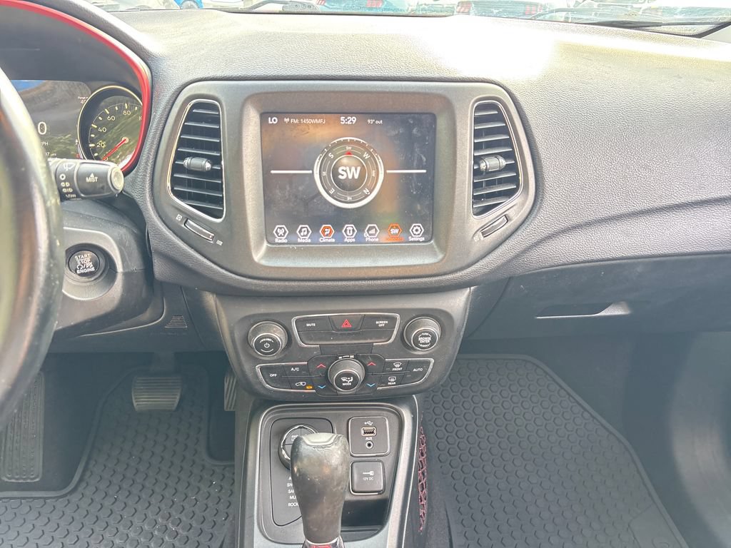 Used 2018 Jeep Compass Trailhawk w/ Popular Equipment Group AWD/4WD image 23