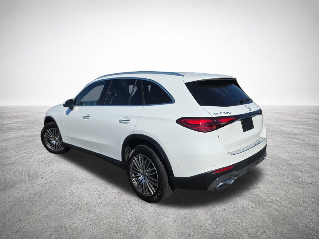 Used 2025 Mercedes-Benz GLC 300 4MATIC image 5