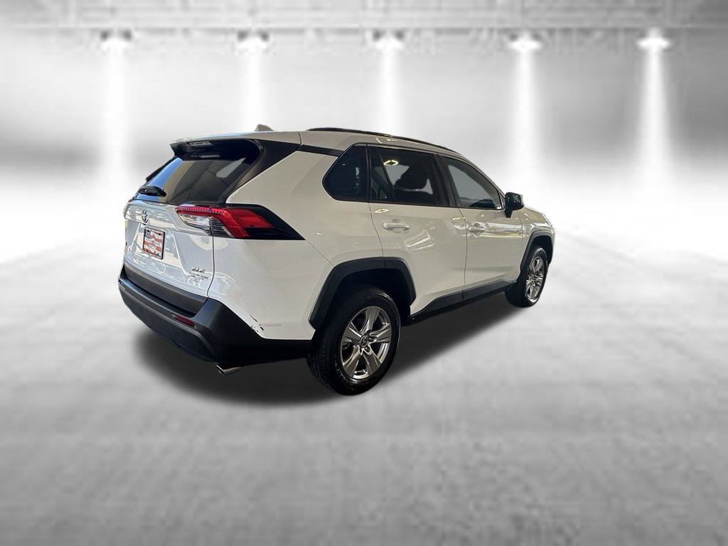 Used 2022 Toyota RAV4 XLE FWD image 4