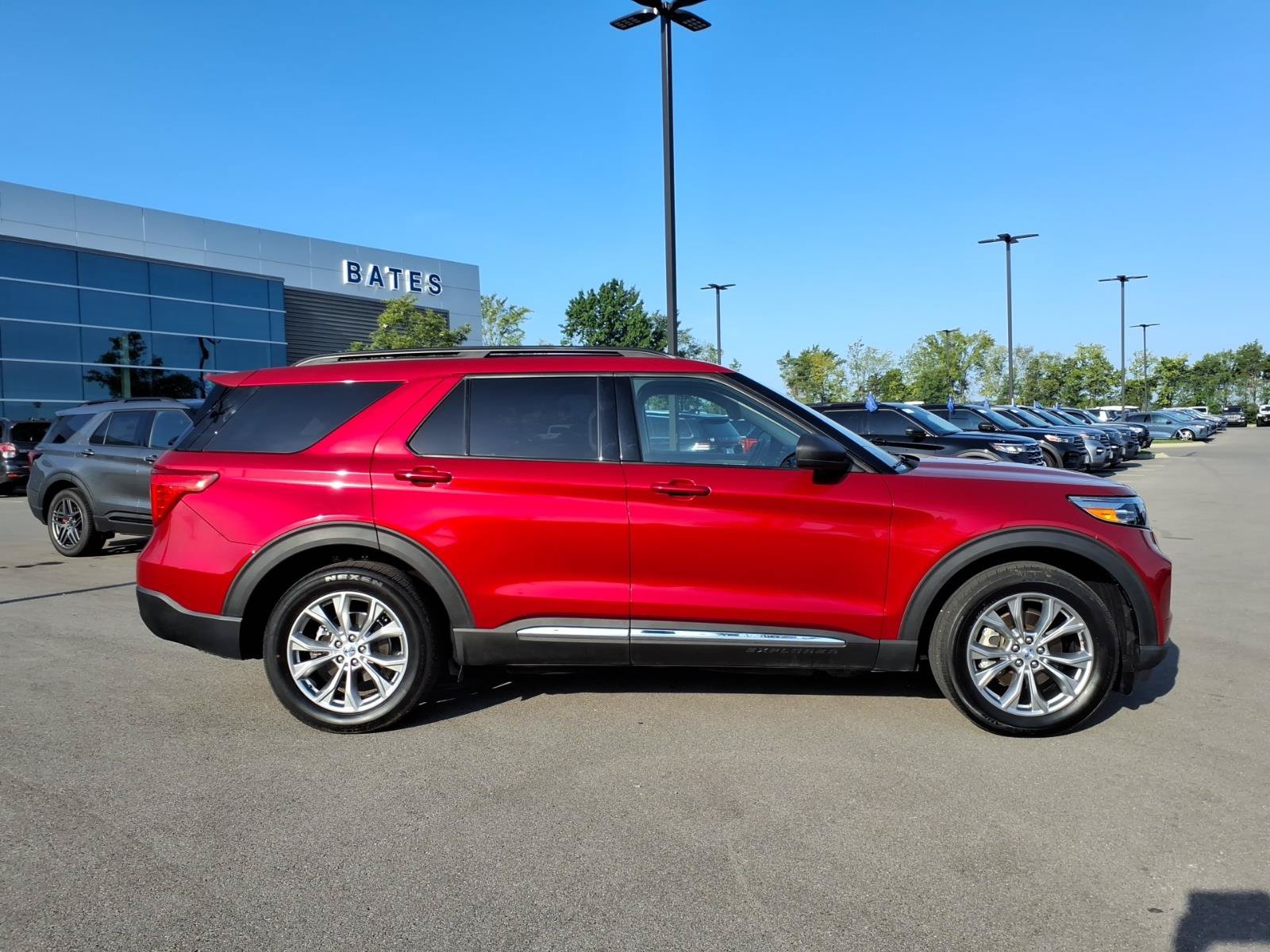 Certified 2021 Ford Explorer XLT w/ Equipment Group 202A AWD/4WD image 2