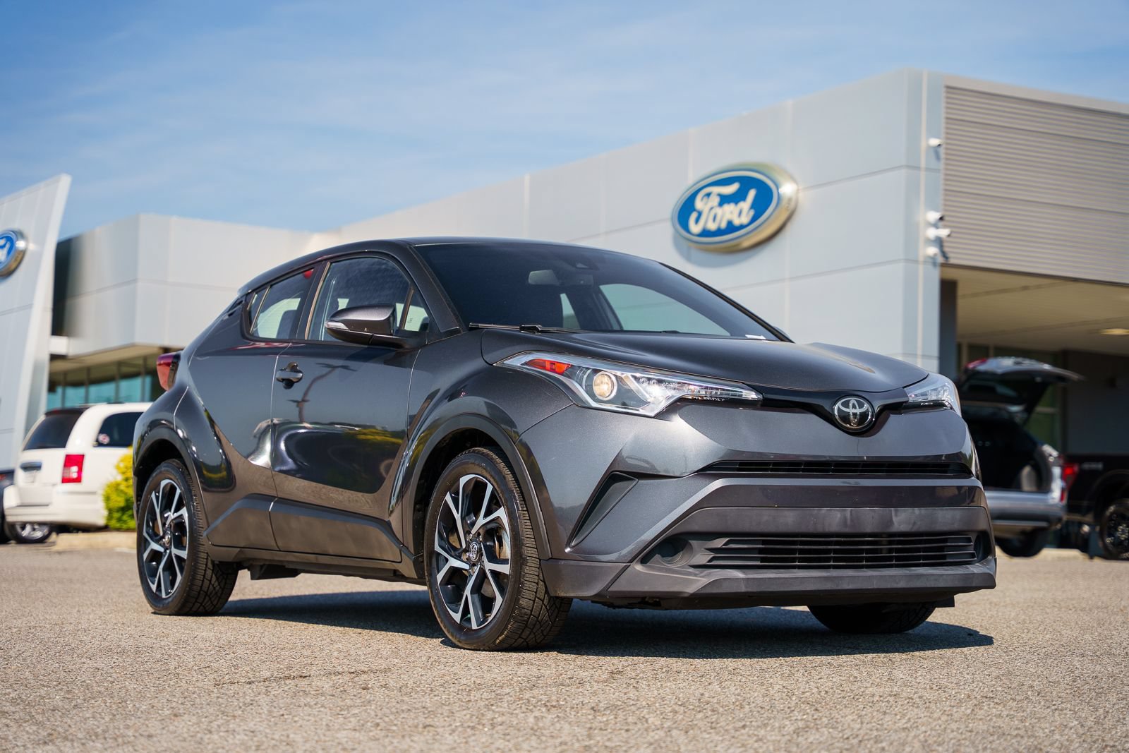 Used 2018 Toyota C-HR XLE FWD image 1