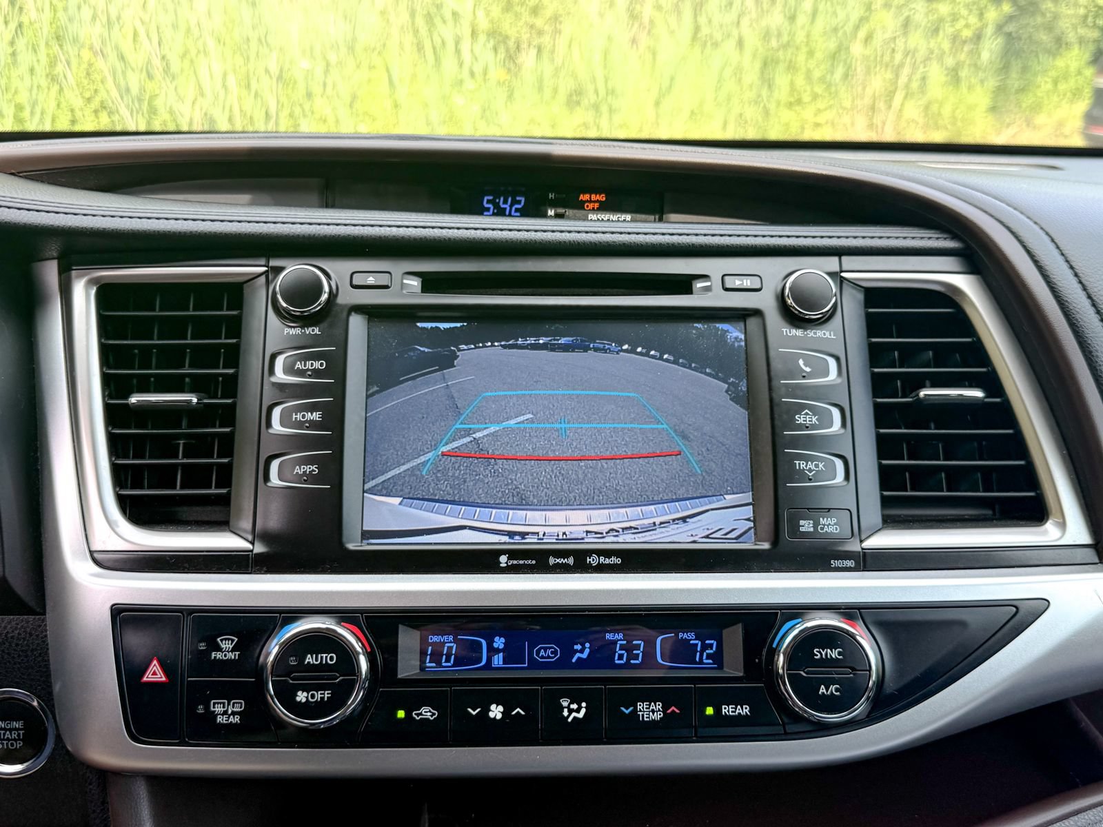 Used 2019 Toyota Highlander XLE AWD/4WD image 23