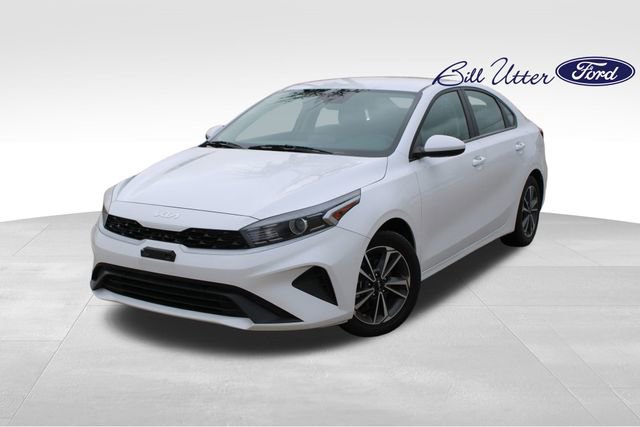 Used 2023 Kia Forte LXS image 1