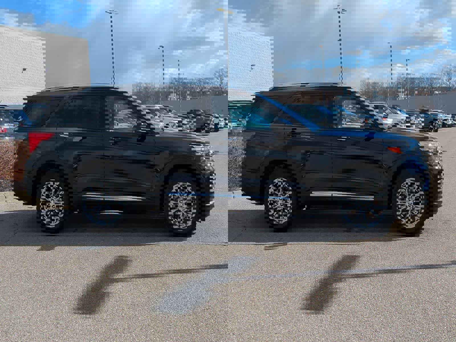 Certified 2023 Ford Explorer Limited w/ Equipment Group 301A image 9