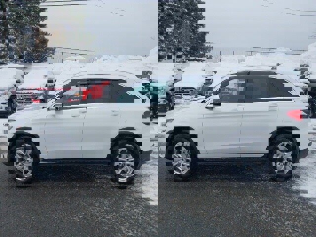 Used 2018 Mercedes-Benz GLC 300 4MATIC image 2