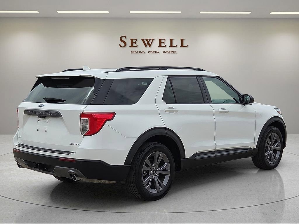 Certified 2023 Ford Explorer XLT w/ Equipment Group 202A AWD/4WD image 4
