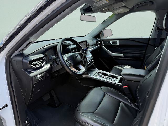 Certified 2021 Ford Explorer XLT w/ Equipment Group 202A AWD/4WD image 4