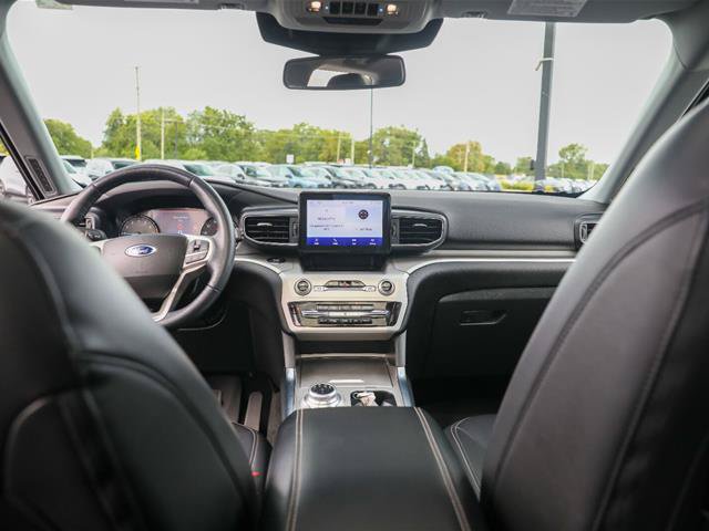 Certified 2022 Ford Explorer XLT w/ Equipment Group 202A AWD/4WD image 3