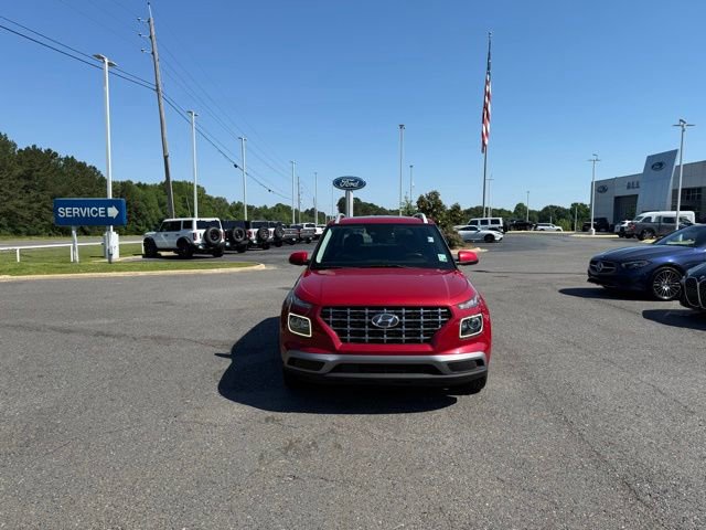 Used 2022 Hyundai Venue Limited FWD image 2