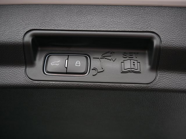 Certified 2025 Ford Escape Platinum AWD/4WD image 22