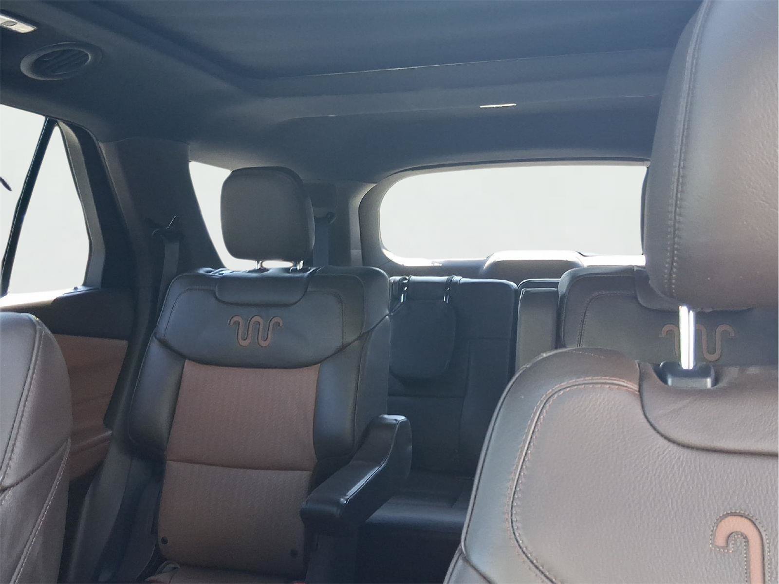 Certified 2022 Ford Explorer King Ranch w/ Premium Technology Package AWD/4WD image 17