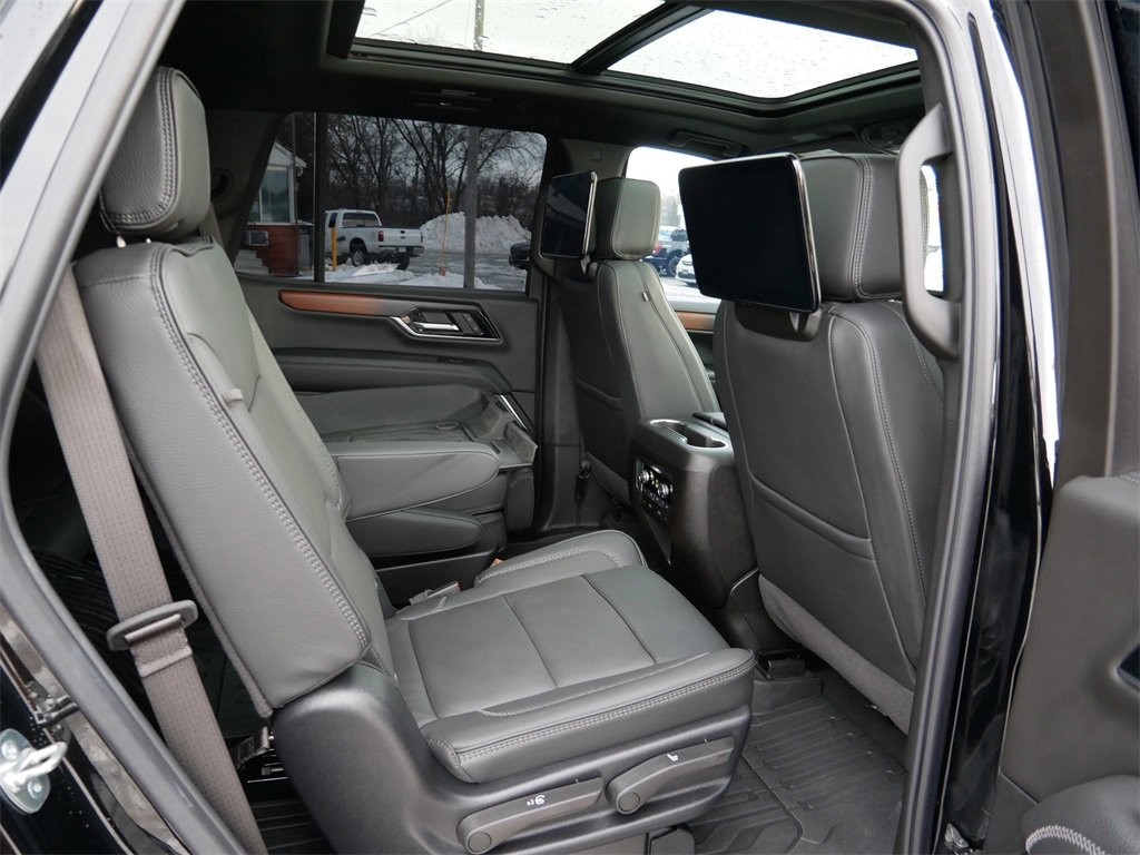 Used 2025 GMC Yukon Denali w/ Denali Reserve Package image 9