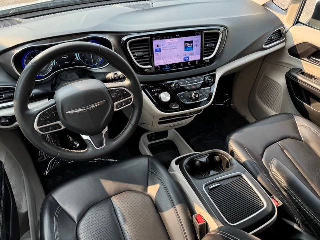 Used 2023 Chrysler Pacifica Touring-L FWD image 13