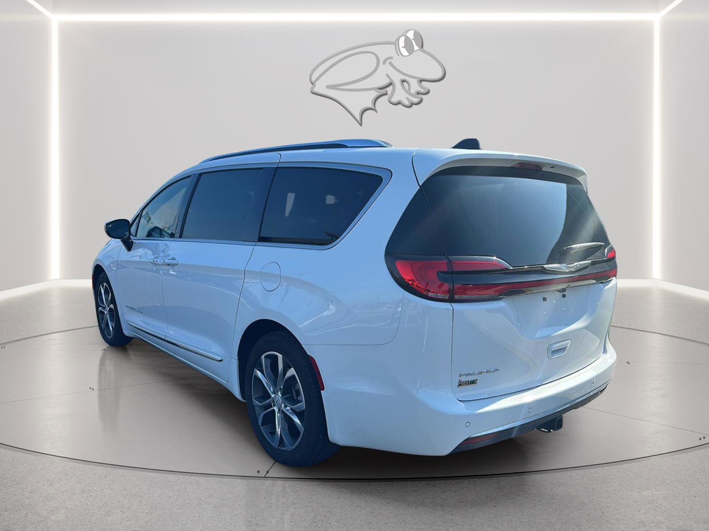 Used 2026 Chrysler Pacifica Pinnacle w/ Trailer Tow Group image 4