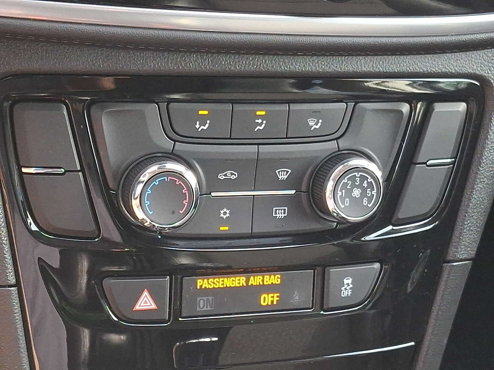 Used 2019 Buick Encore Preferred AWD/4WD image 15