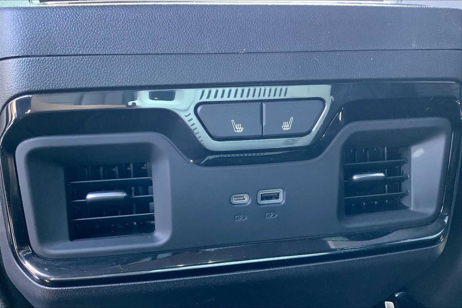 Used 2024 Chevrolet Silverado 1500 ZR2 w/ Technology Package image 33