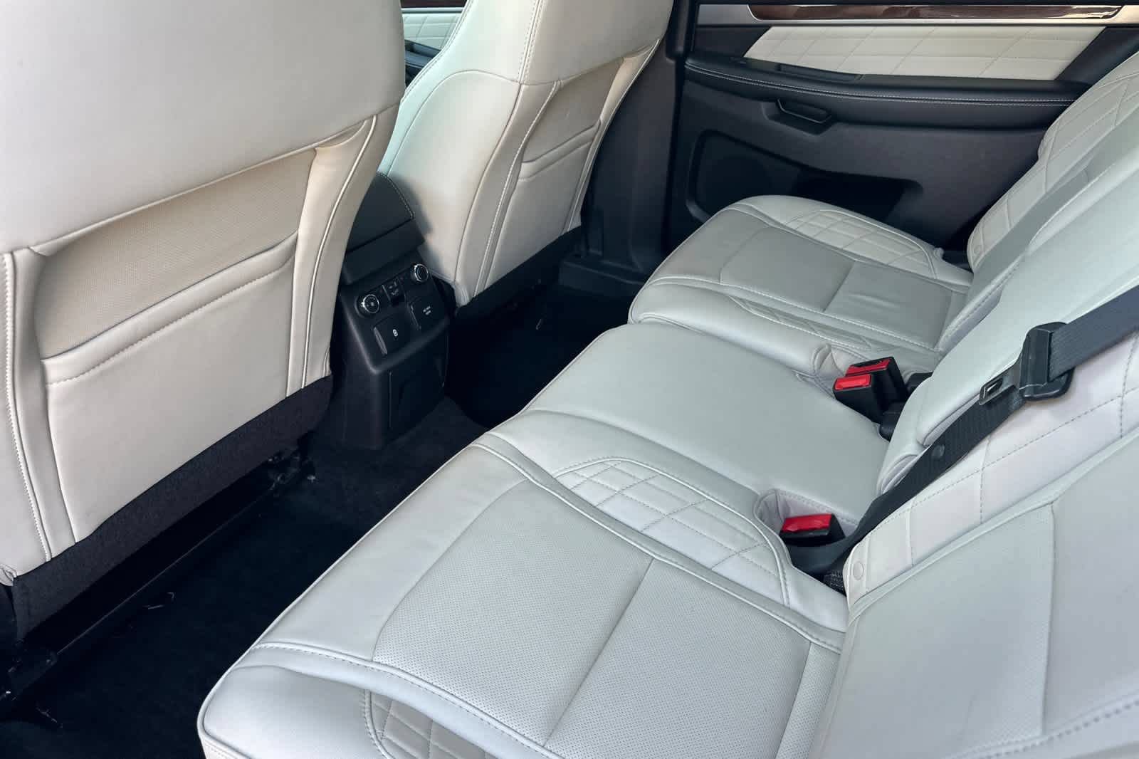 Certified 2017 Ford Explorer Platinum AWD/4WD image 4