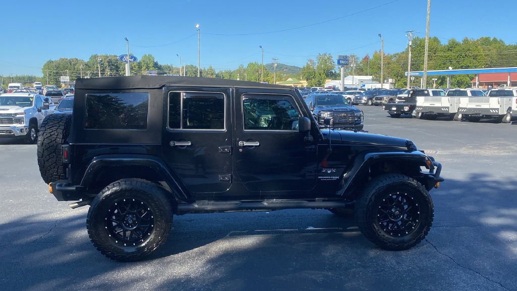 Used 2018 Jeep Wrangler Unlimited Sahara w/ Connectivity Group AWD/4WD image 4