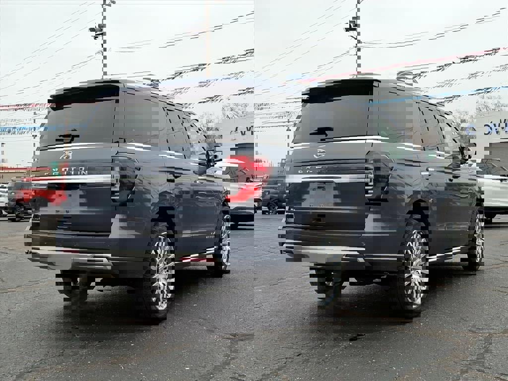 Certified 2023 Ford Expedition Platinum image 5