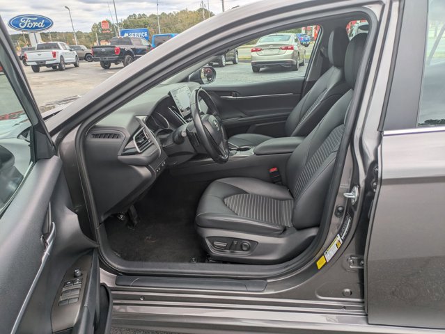 Used 2024 Toyota Camry SE image 14