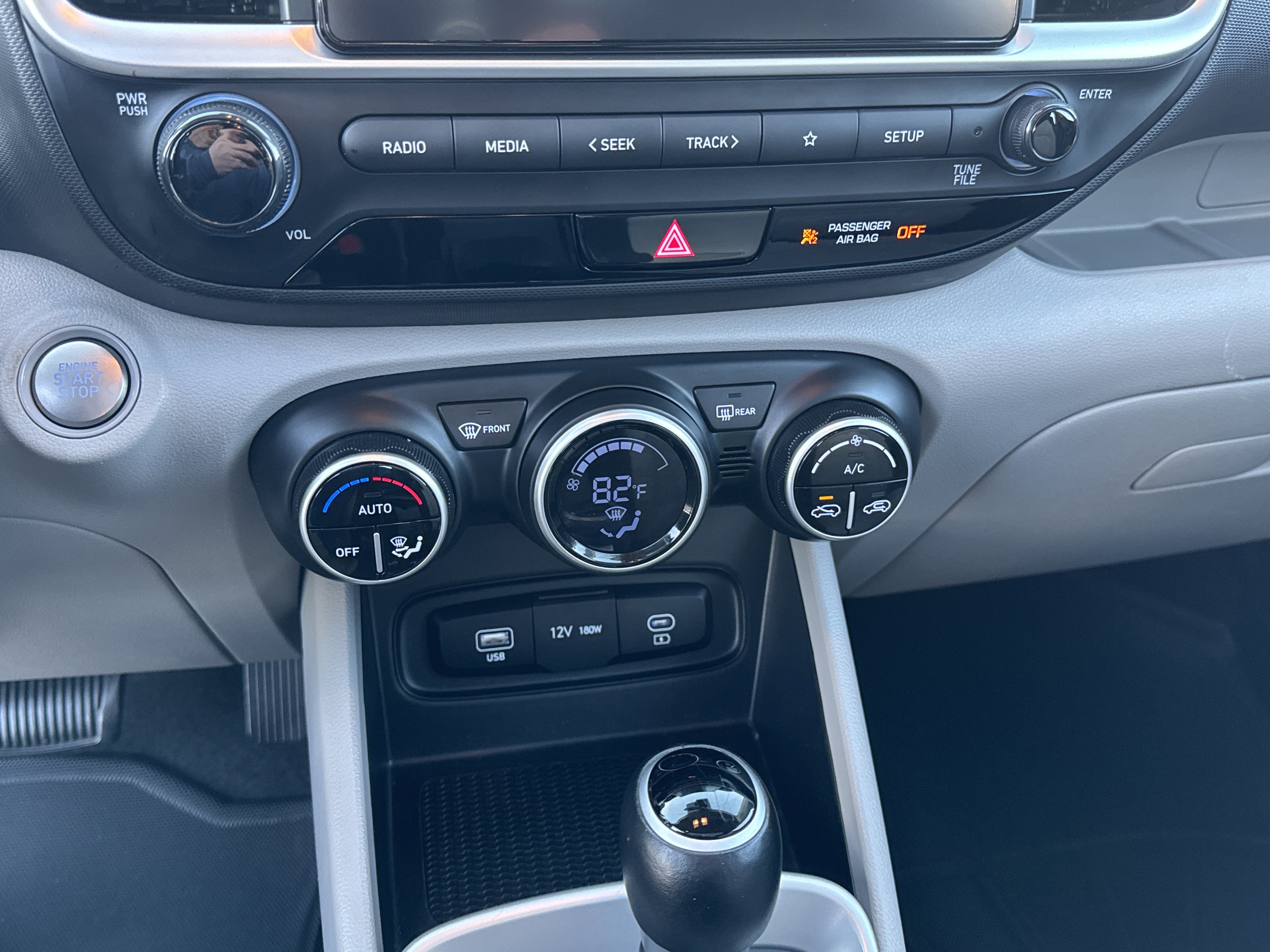 Used 2024 Hyundai Venue SEL image 25