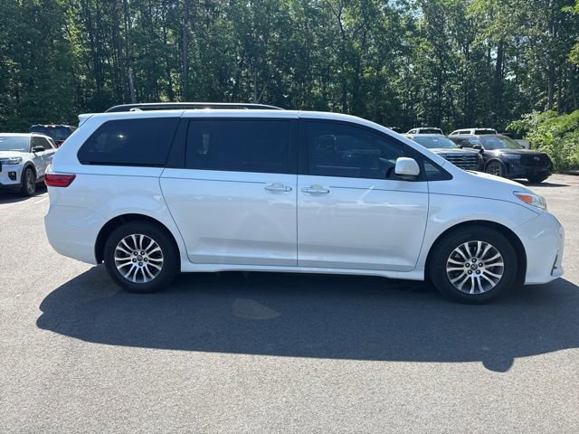 Used 2020 Toyota Sienna XLE Premium FWD image 6