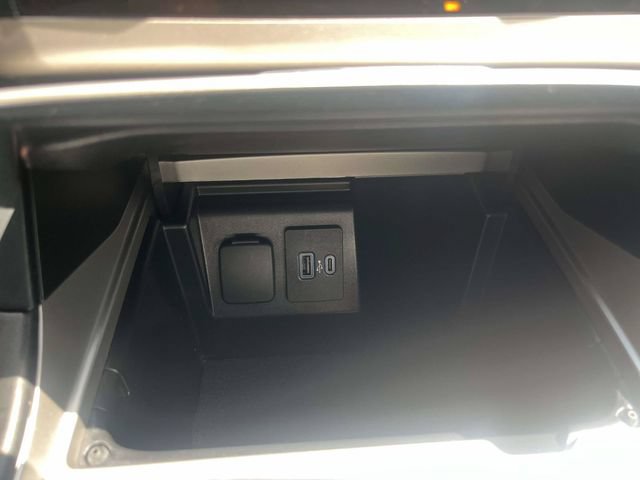 Certified 2023 Ford Explorer XLT RWD image 31
