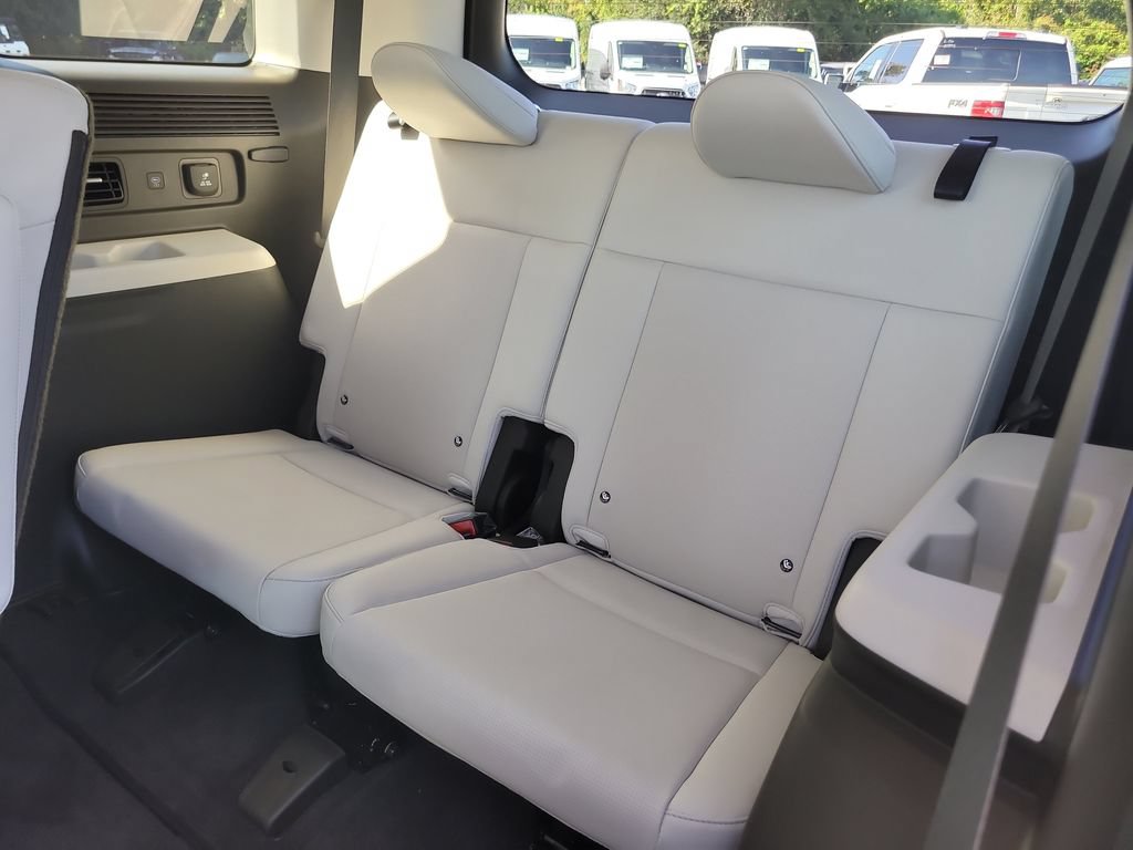 Used 2025 Hyundai Santa Fe Calligraphy FWD image 12