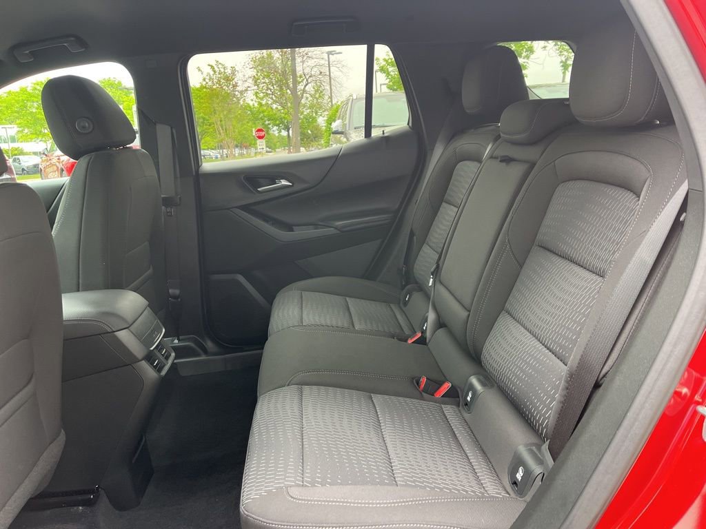 Used 2025 Chevrolet Equinox LT AWD/4WD image 13