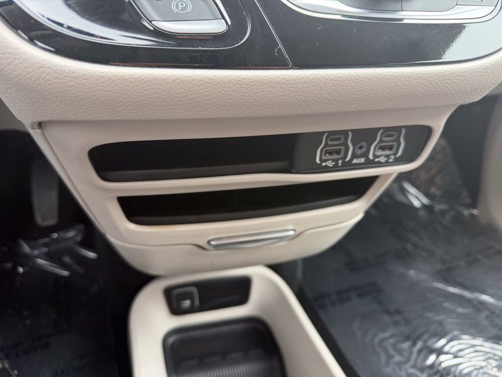 Used 2024 Chrysler Pacifica Touring-L image 29