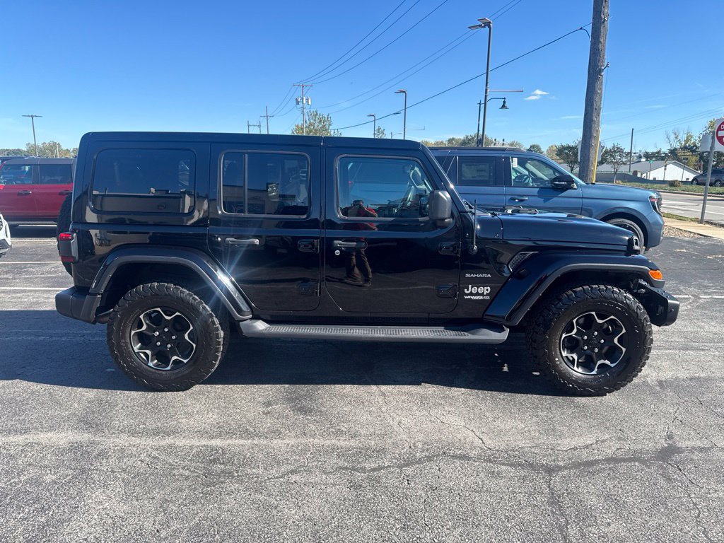Used 2019 Jeep Wrangler Unlimited Sahara w/ Uconnect 4C Nav & Sound Group AWD/4WD image 2