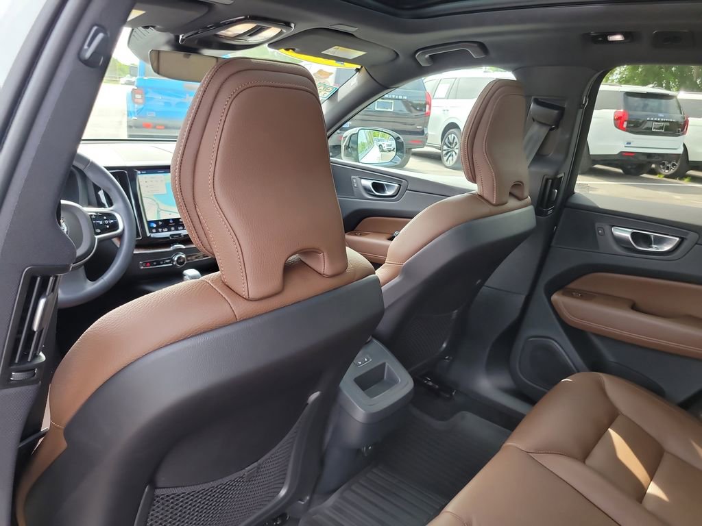 Used 2024 Volvo XC60 B5 Plus w/ Protection Package Premier AWD/4WD image 11
