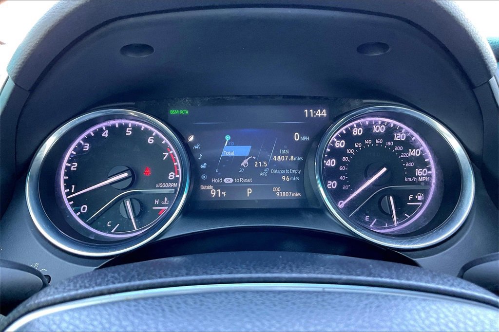 Used 2020 Toyota Camry XLE image 12