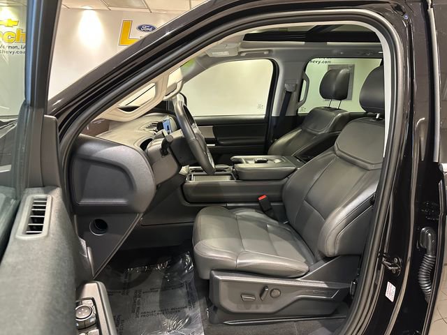 Certified 2025 Ford Expedition Active AWD/4WD image 5