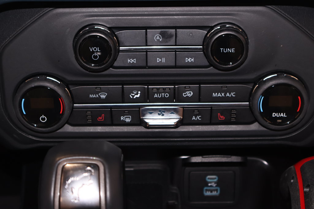 Certified 2025 Ford Bronco Heritage Edition AWD/4WD image 29